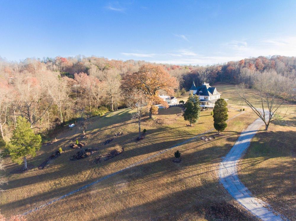 Bird's eye view of The Manor at Stowers Hill property